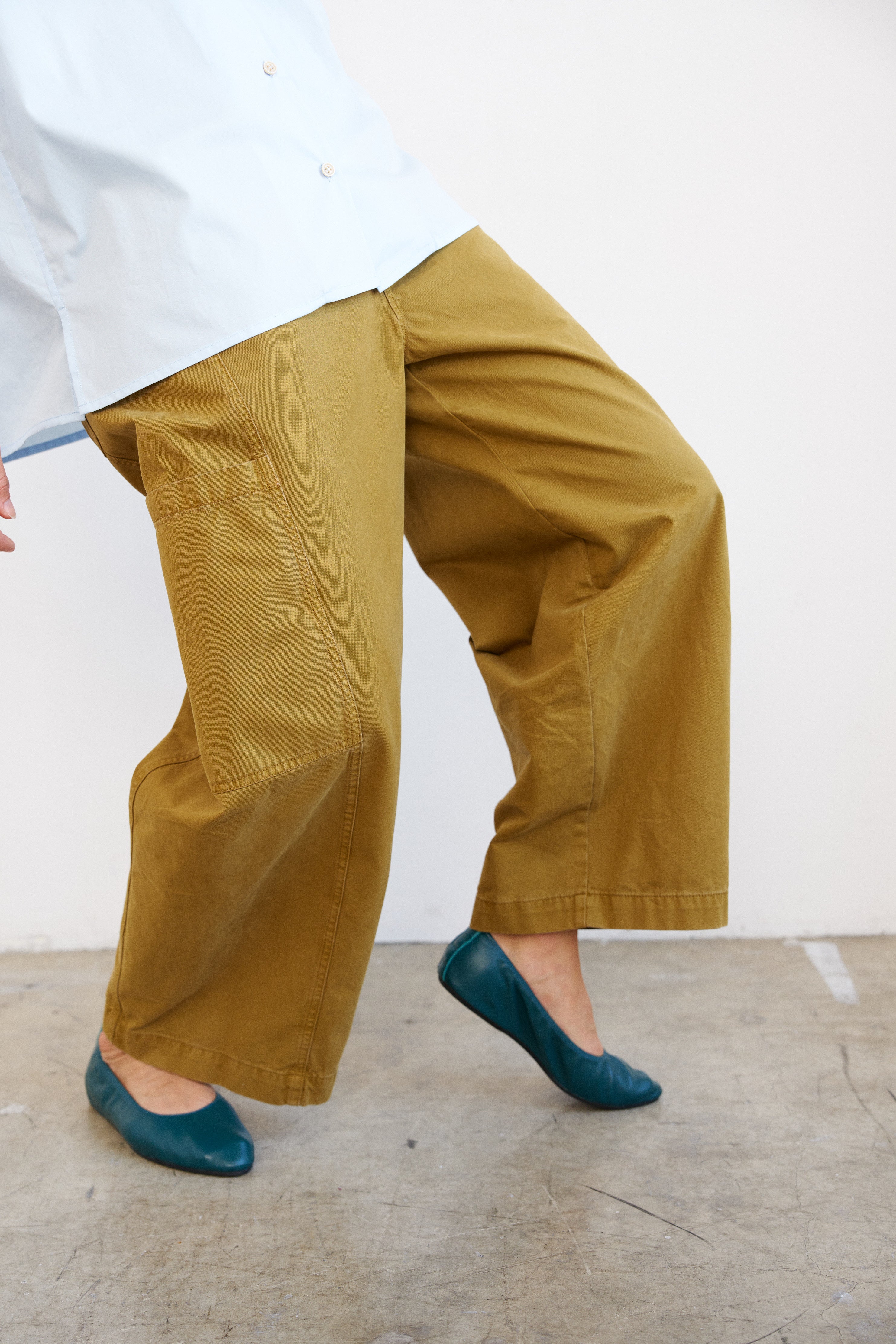 The Baggy Painter Crop in Avo