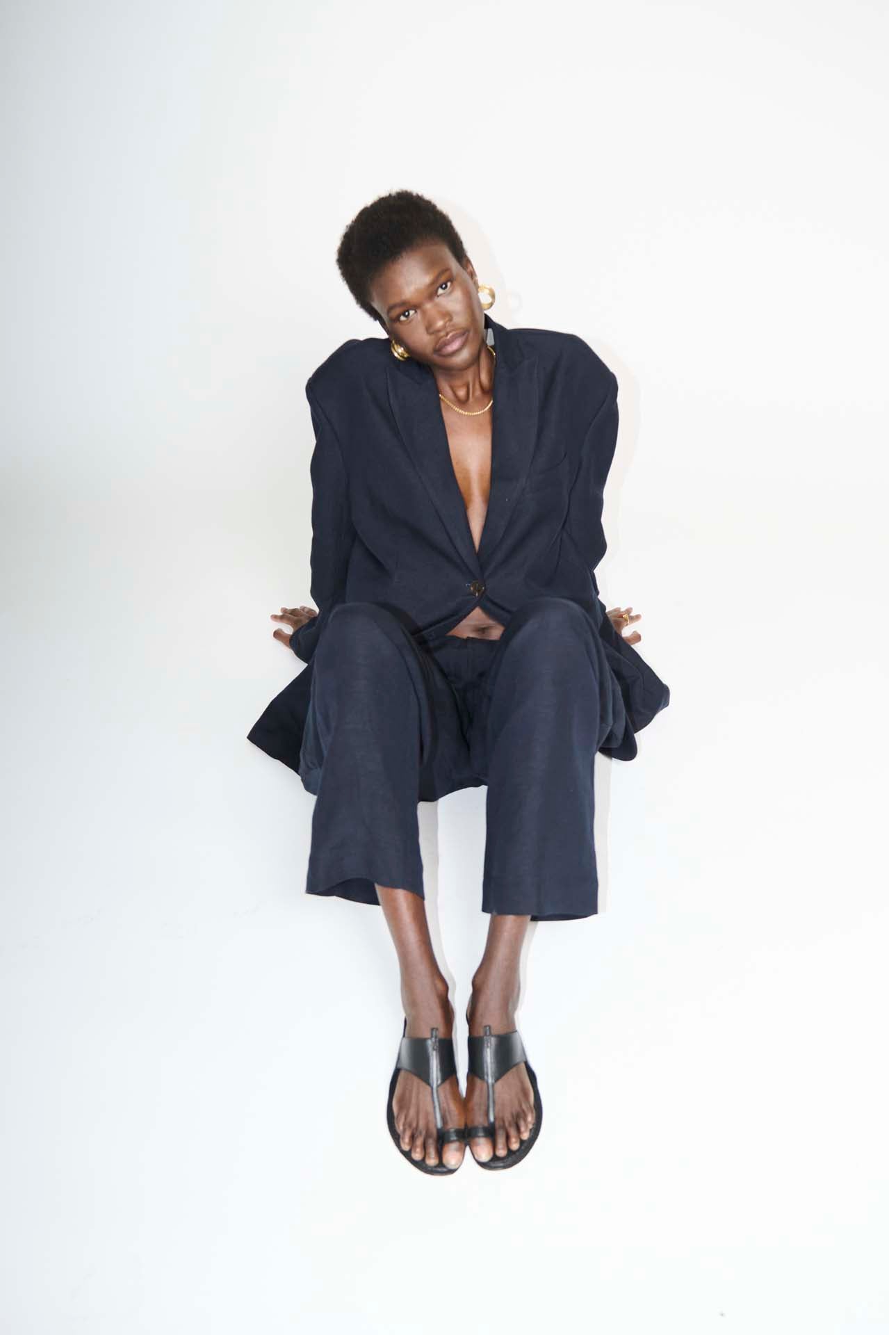 The Linen Oversized Blazer in Navy