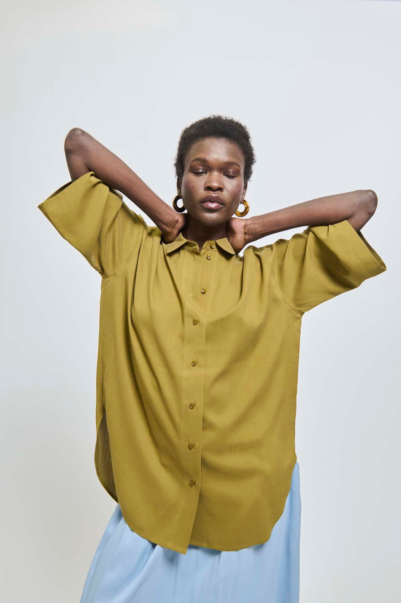 The Elbow Essential Shirt in Avo