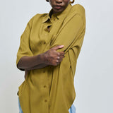 The Elbow Essential Shirt in Avo