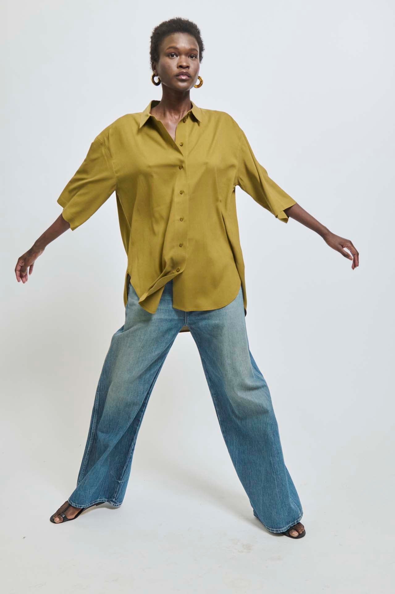 The Elbow Essential Shirt in Avo