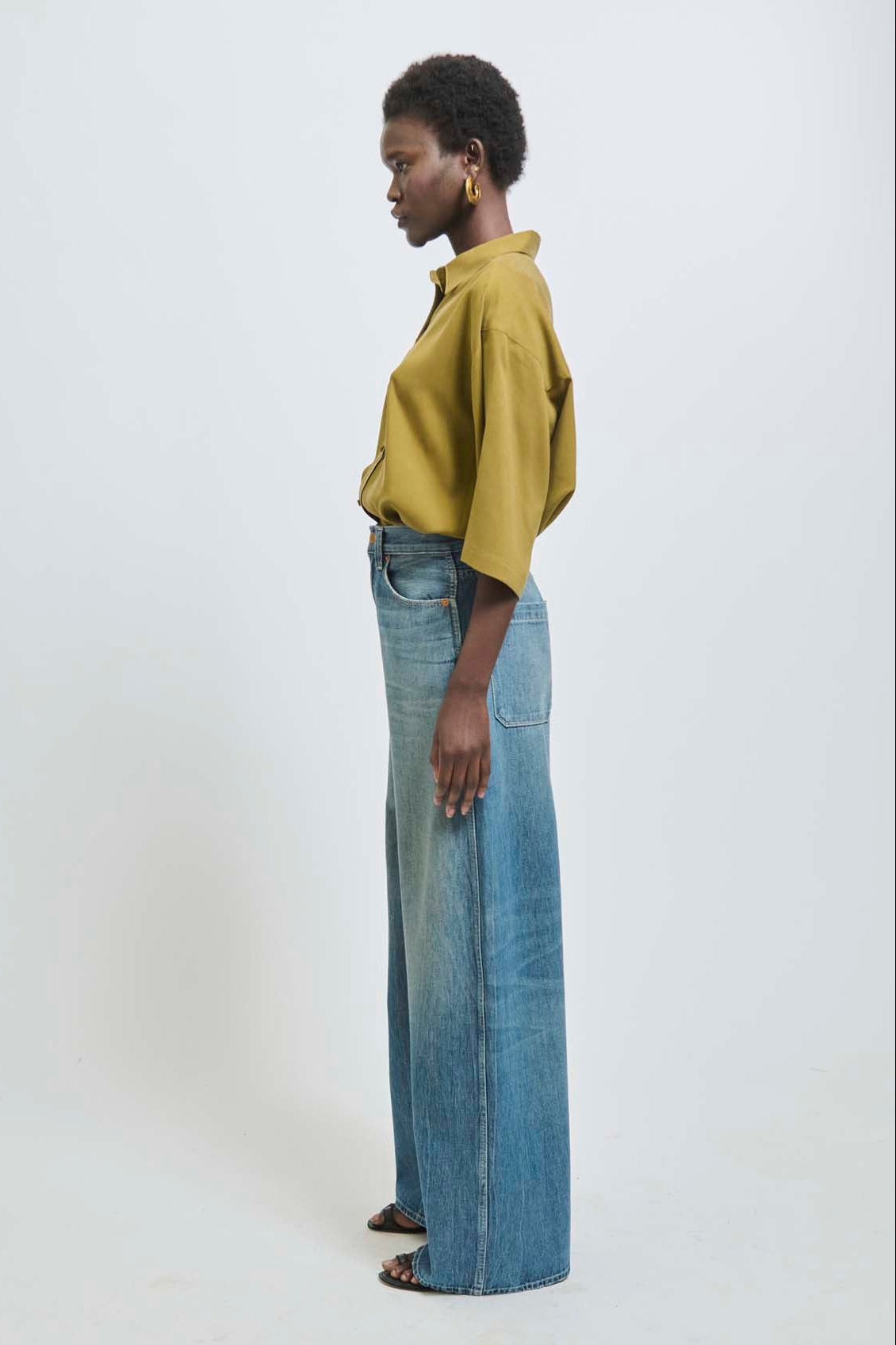 The Elbow Essential Shirt in Avo