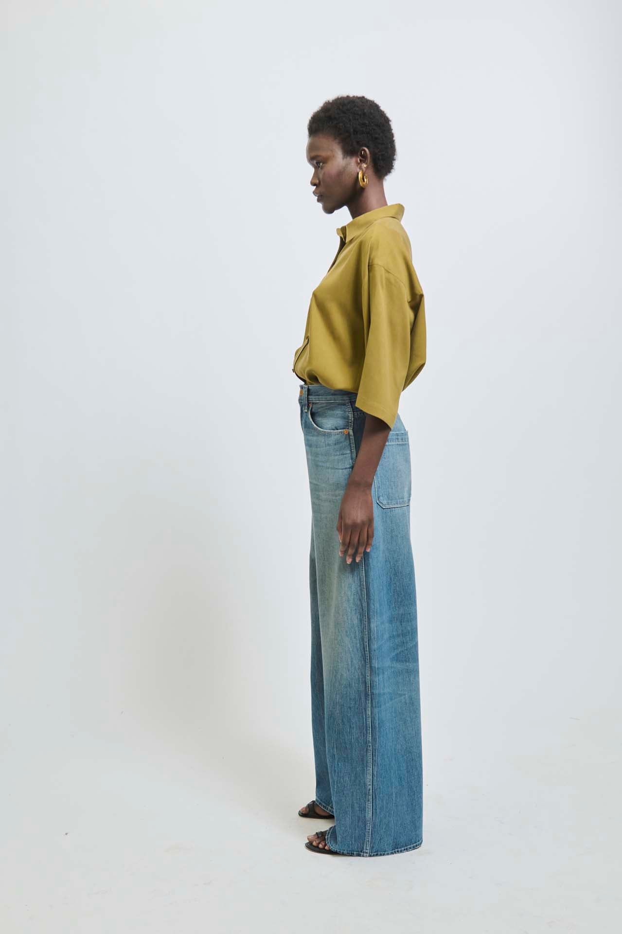The Elbow Essential Shirt in Avo