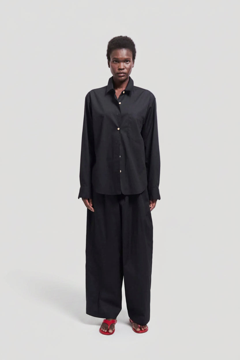 The Logo Weekend Shirt in Black