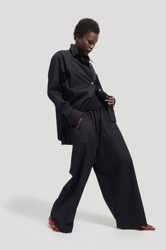 The Logo Weekend Shirt in Black