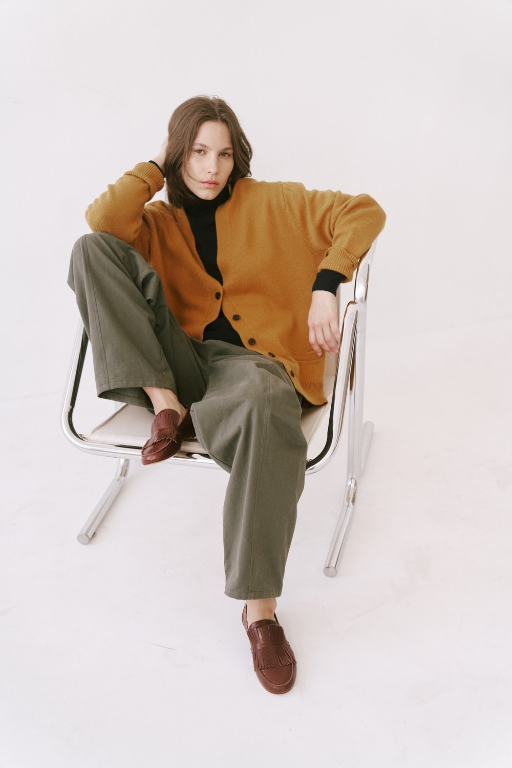 The Welt Pocket Cashmere Cardigan in Gold