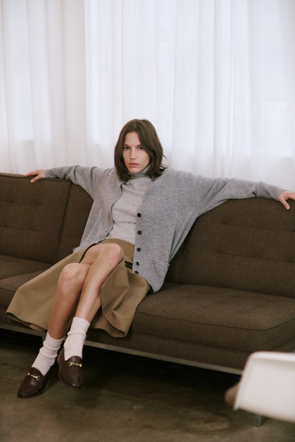 The Welt Pocket Cashmere Cardigan in Light Heather