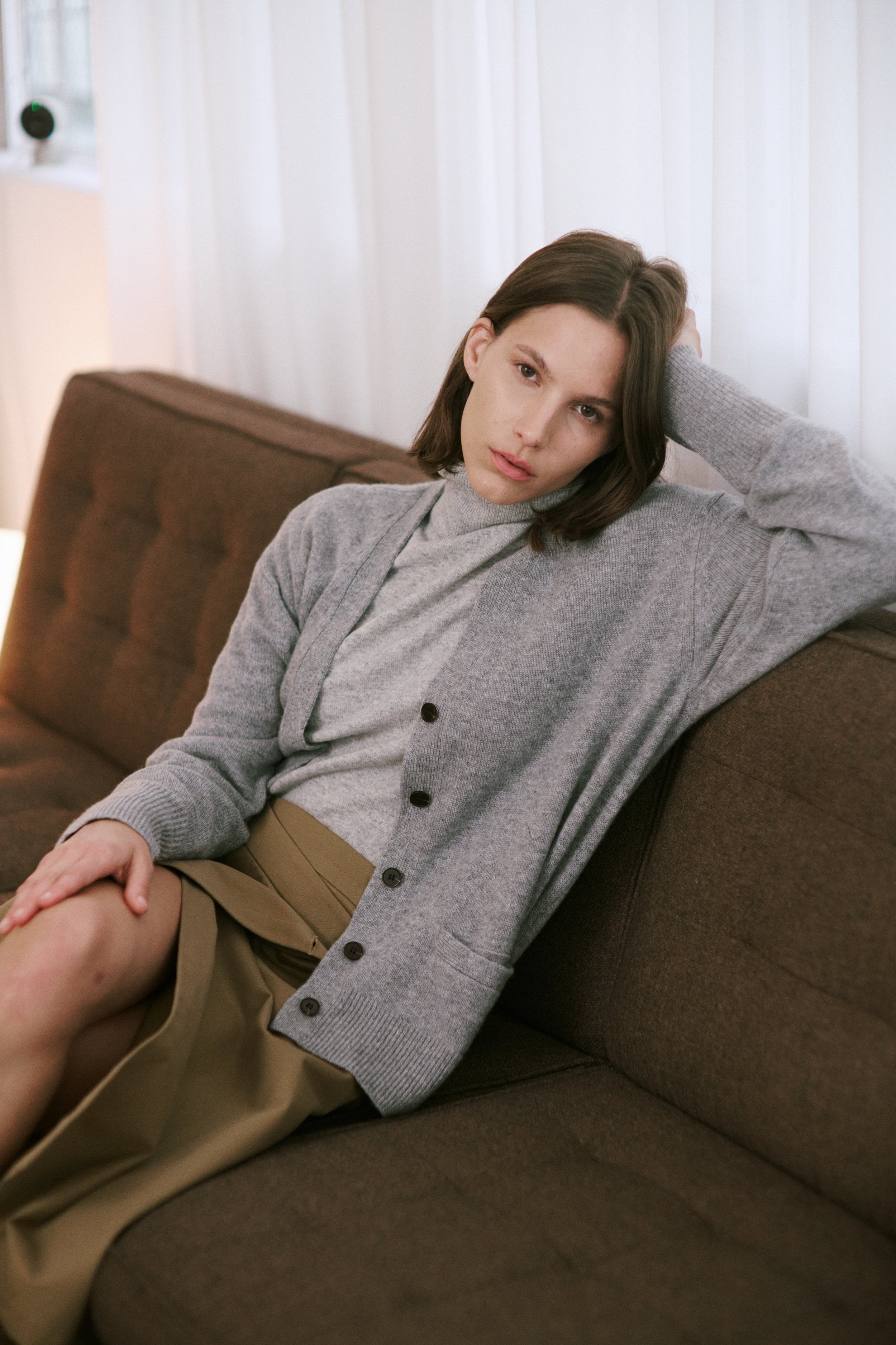 The Welt Pocket Cashmere Cardigan in Light Heather