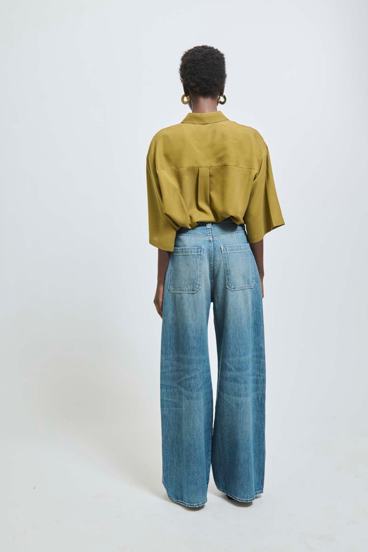 The Elbow Essential Shirt in Avo