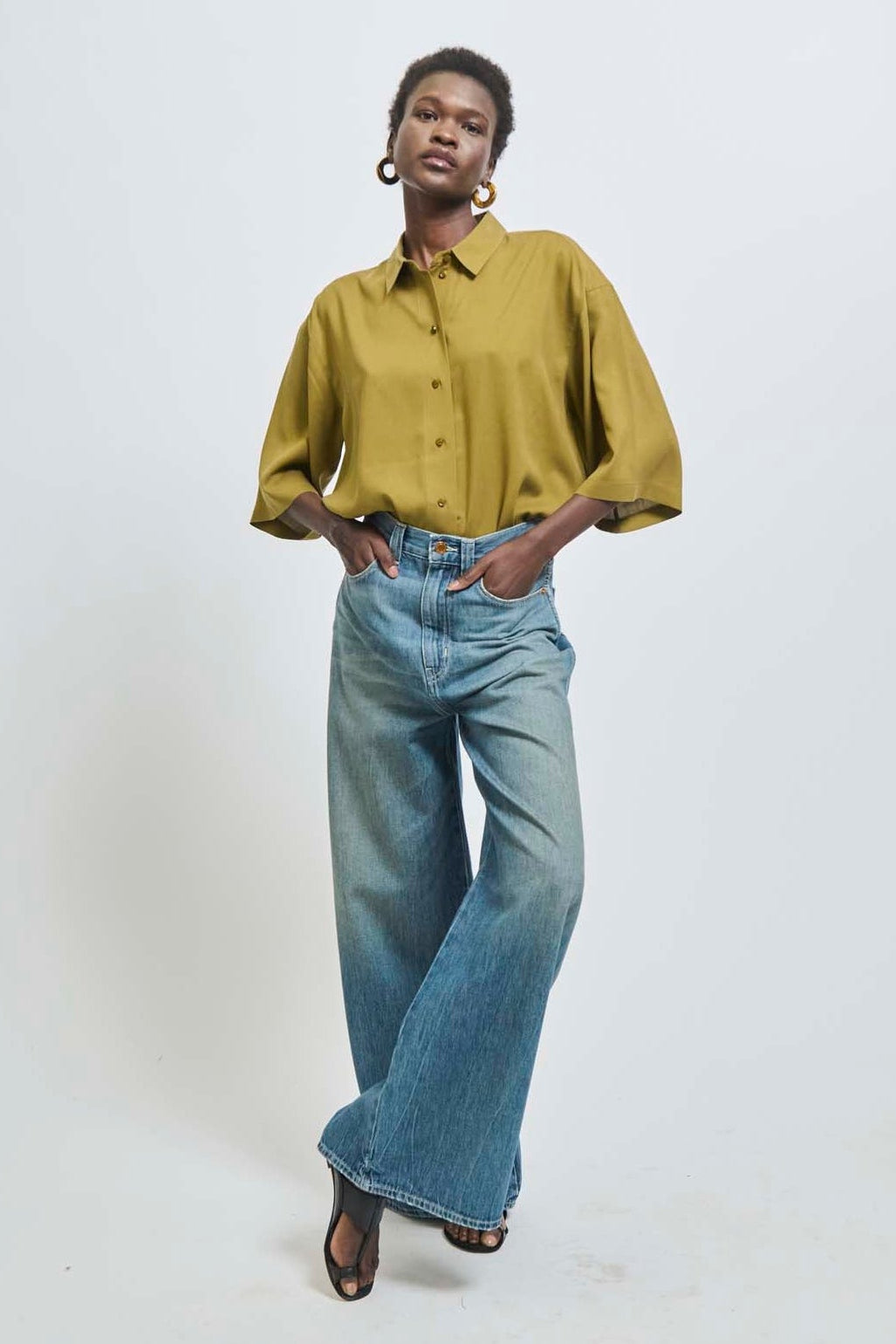 The Elbow Essential Shirt in Avo