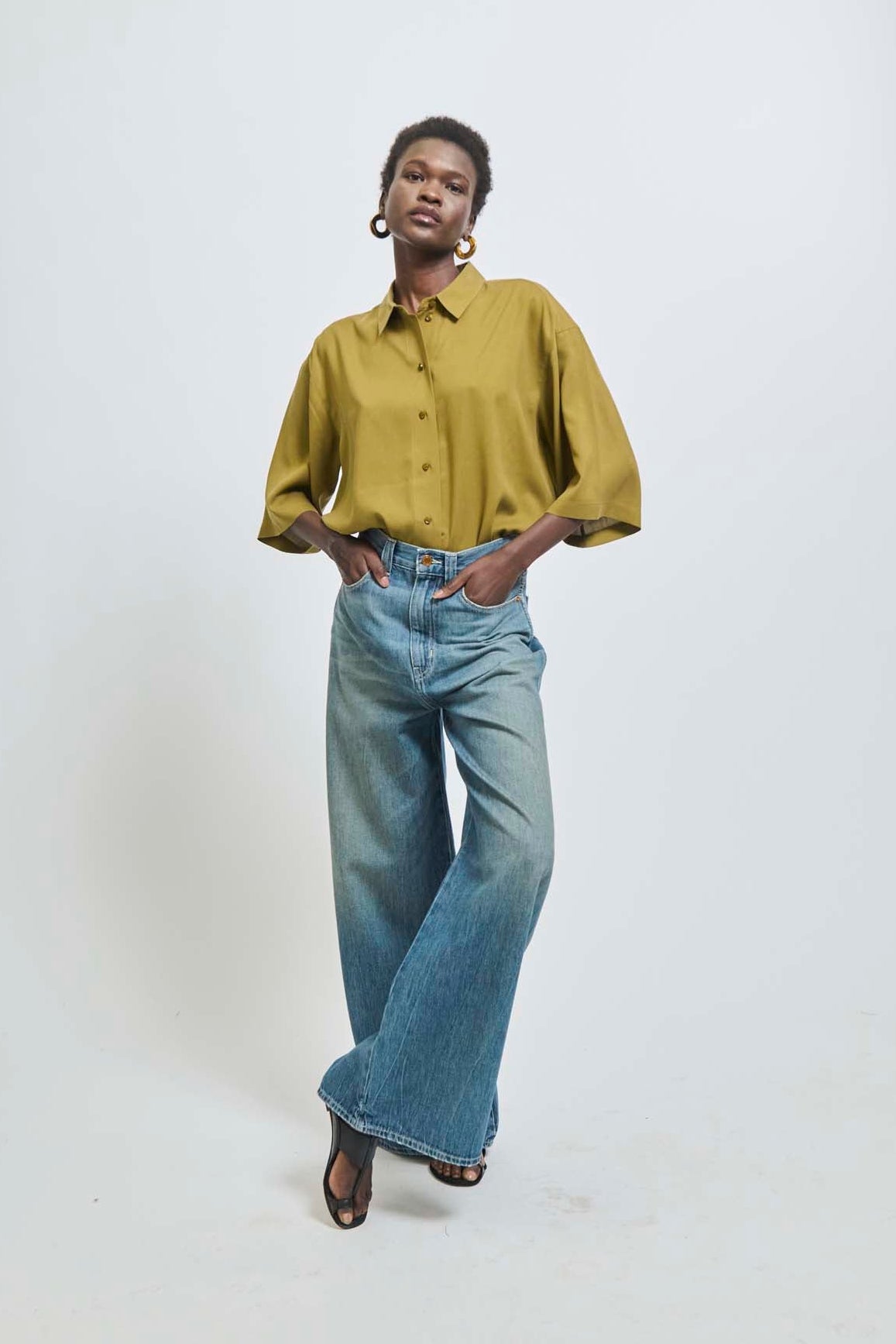 The Elbow Essential Shirt in Avo